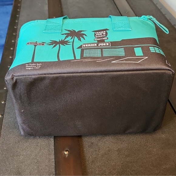 Trader Joe’s limited edition food bad mini insulated bag reusable NWOT - Picture 6 of 7
